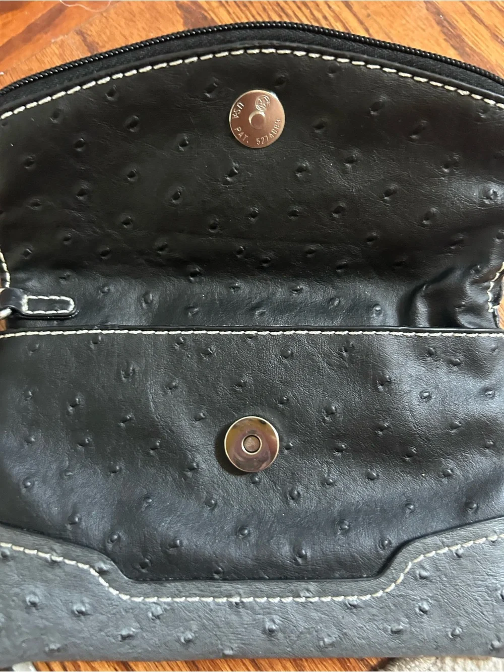 GUESS Black & Gray Faux Ostrich Wristlet Clutch Wallet Silver G Logo EUC